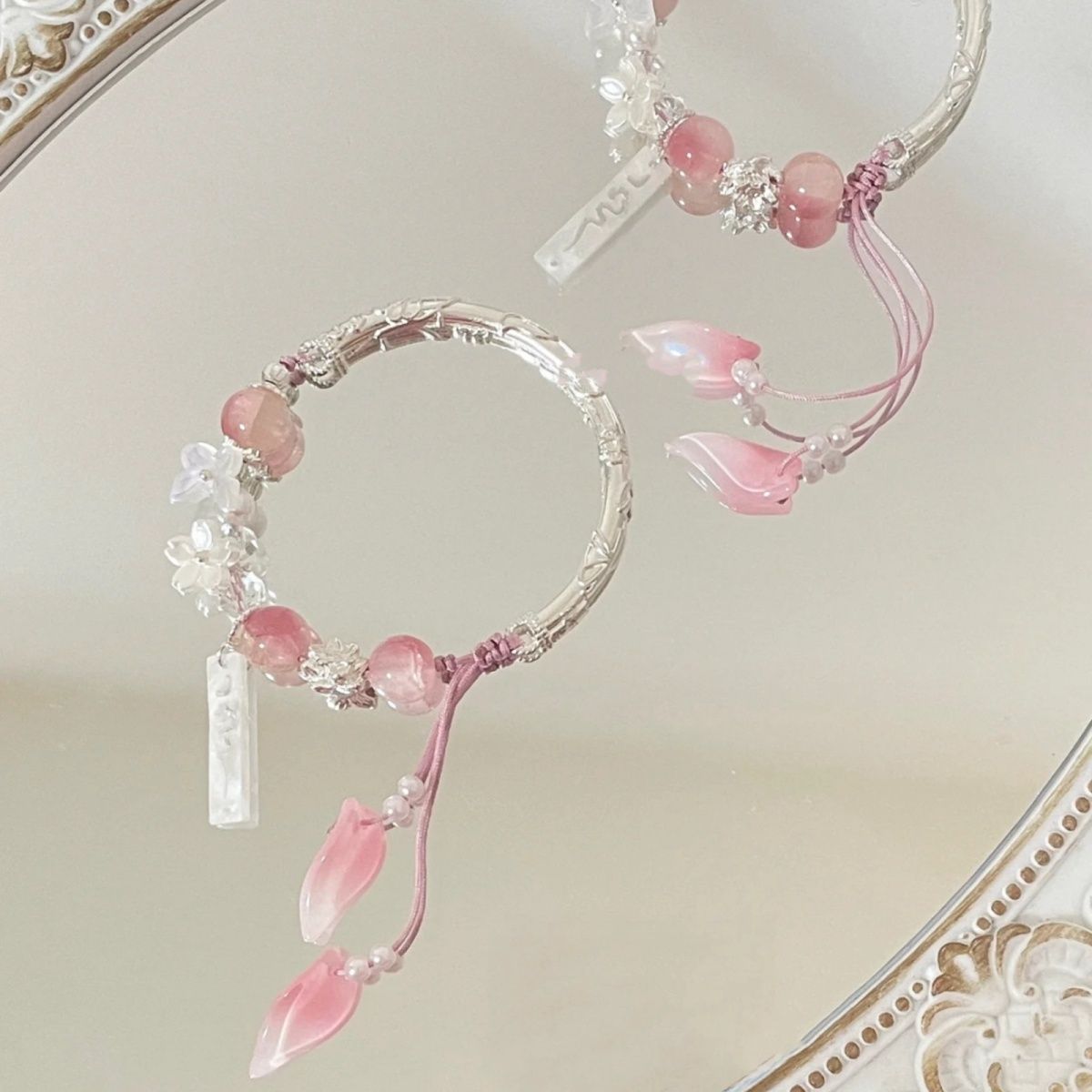 Floral Perlencharme Armreif Brehn
