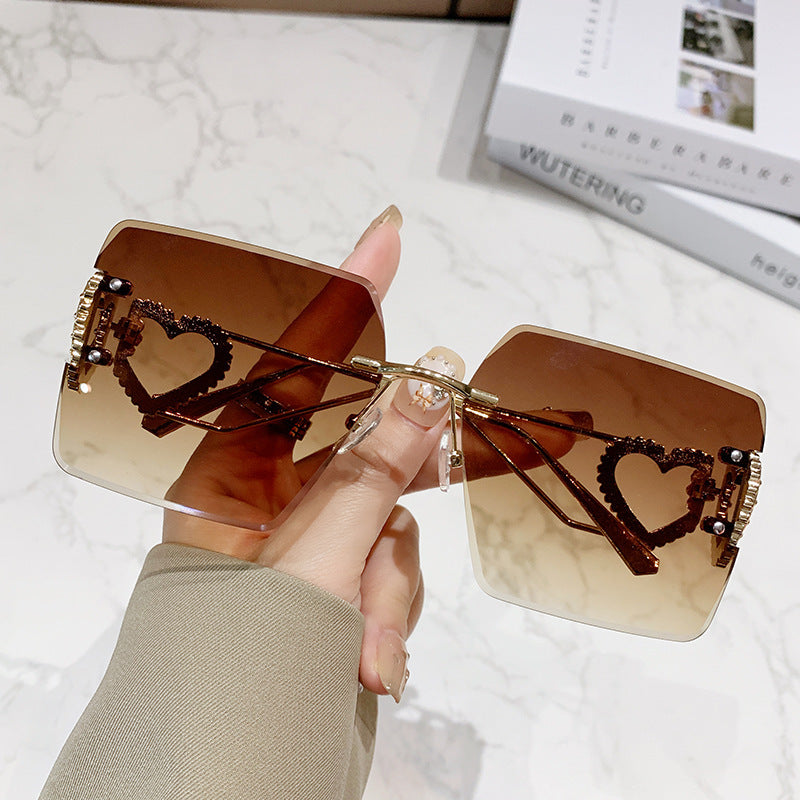Damen modische Sonnenbrille mit trendigem Herz-Design Brehn