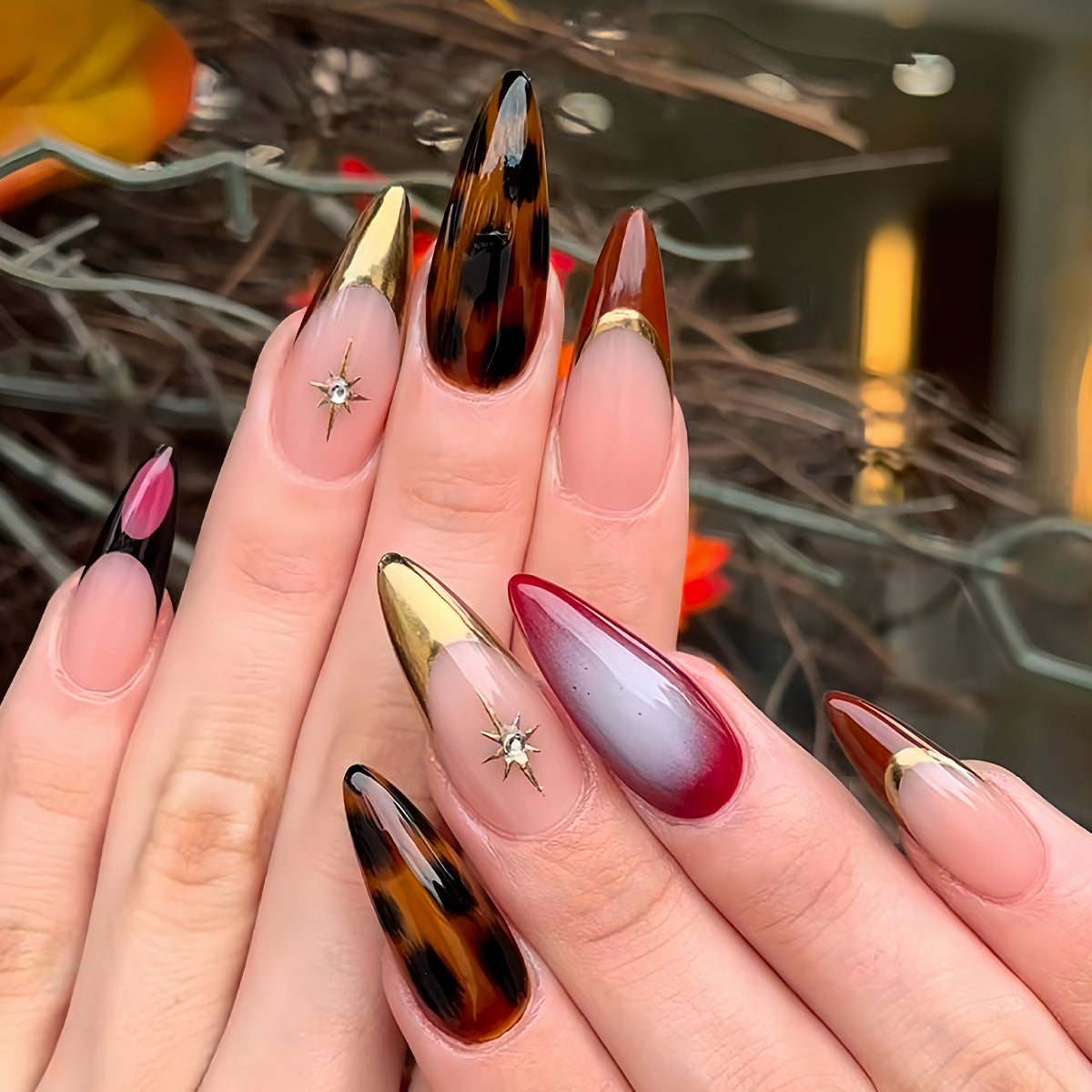 Künstlerische Stiletto Press-On-Nageldesigns Brehn