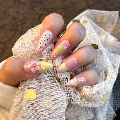 Künstlerisches floral gemustertes Press-On Nagelset Brehn