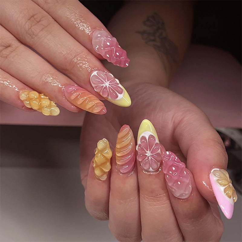 Kunstvolle Nagelkunst mit fruchtigen Designs Brehn