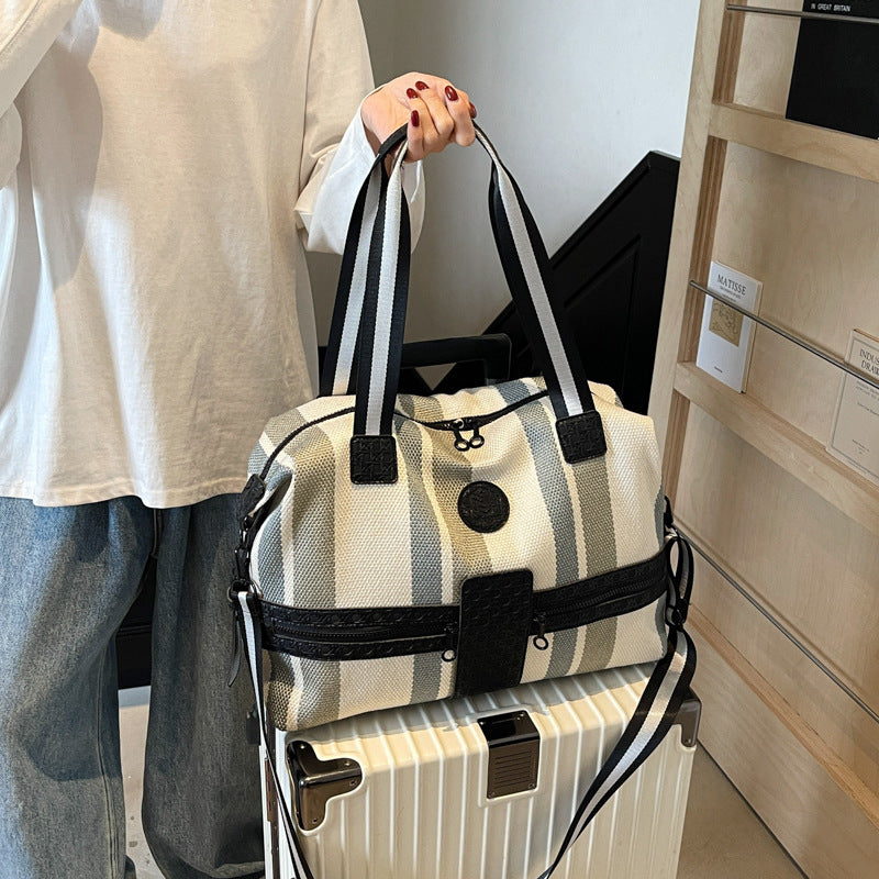 Stylische gestreifte Wochenend-Duffel-Tasche Brehn