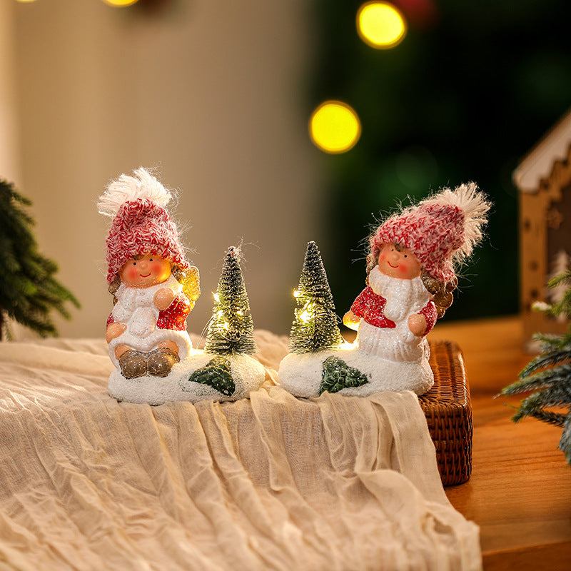 Niedliche Weihnachtsfigur mit Lichterschmuck Brehn