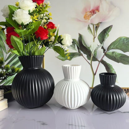 Elegante gerippte Keramikvase Brehn