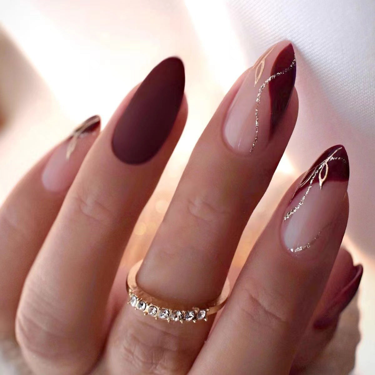 Elegante Matte und Glänzende Mandelförmige Press-On Nagelverlängerungen Brehn