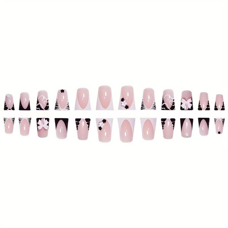 Kreative florale Nagelkunstverlängerungen Brehn