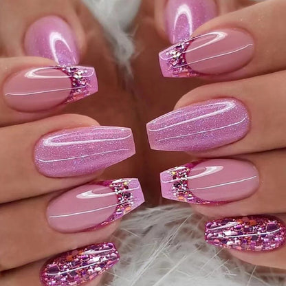 Kunstvolle Nagelverlängerungen mit glitzernden Akzenten Brehn