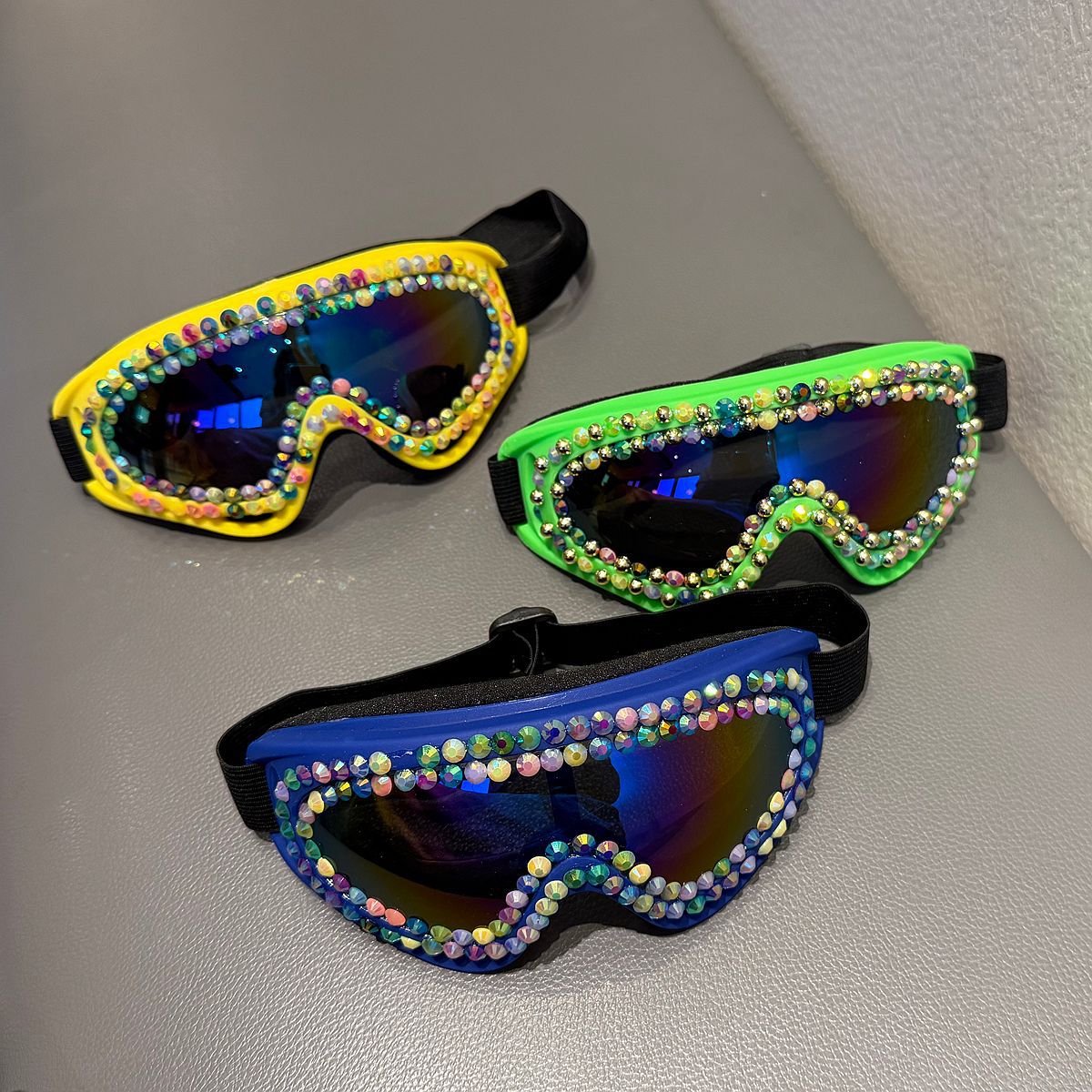 Damen Skibrille mit funkelndem Kristallrahmen Brehn