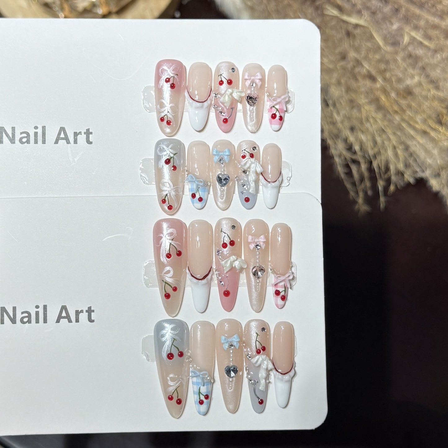Dekorative Press-On Nagelkunst-Set mit charmantem Schleifen- und Musterdesigns Brehn