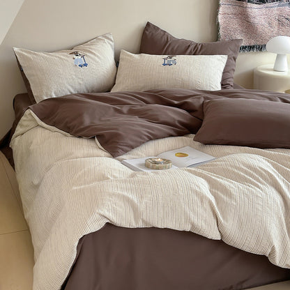 Wendbares strukturiertes Baumwoll-Satin-Bettbezug-Set mit dezenten gestickten Motiven und Kissenbezügen