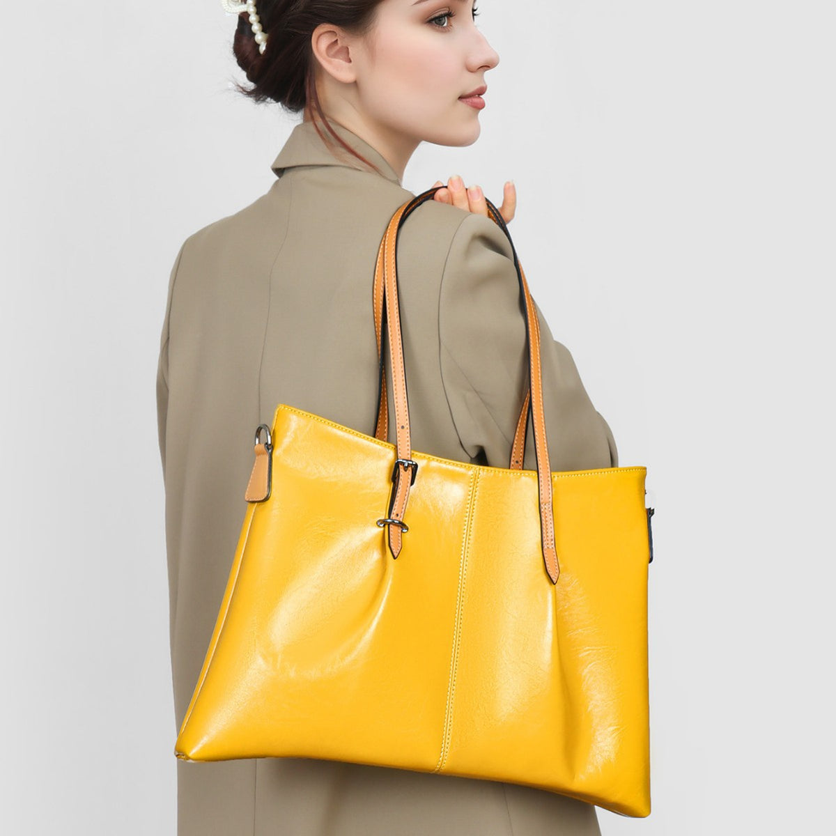 Große Glänzende Leder Schultertasche mit Schnallenriemen