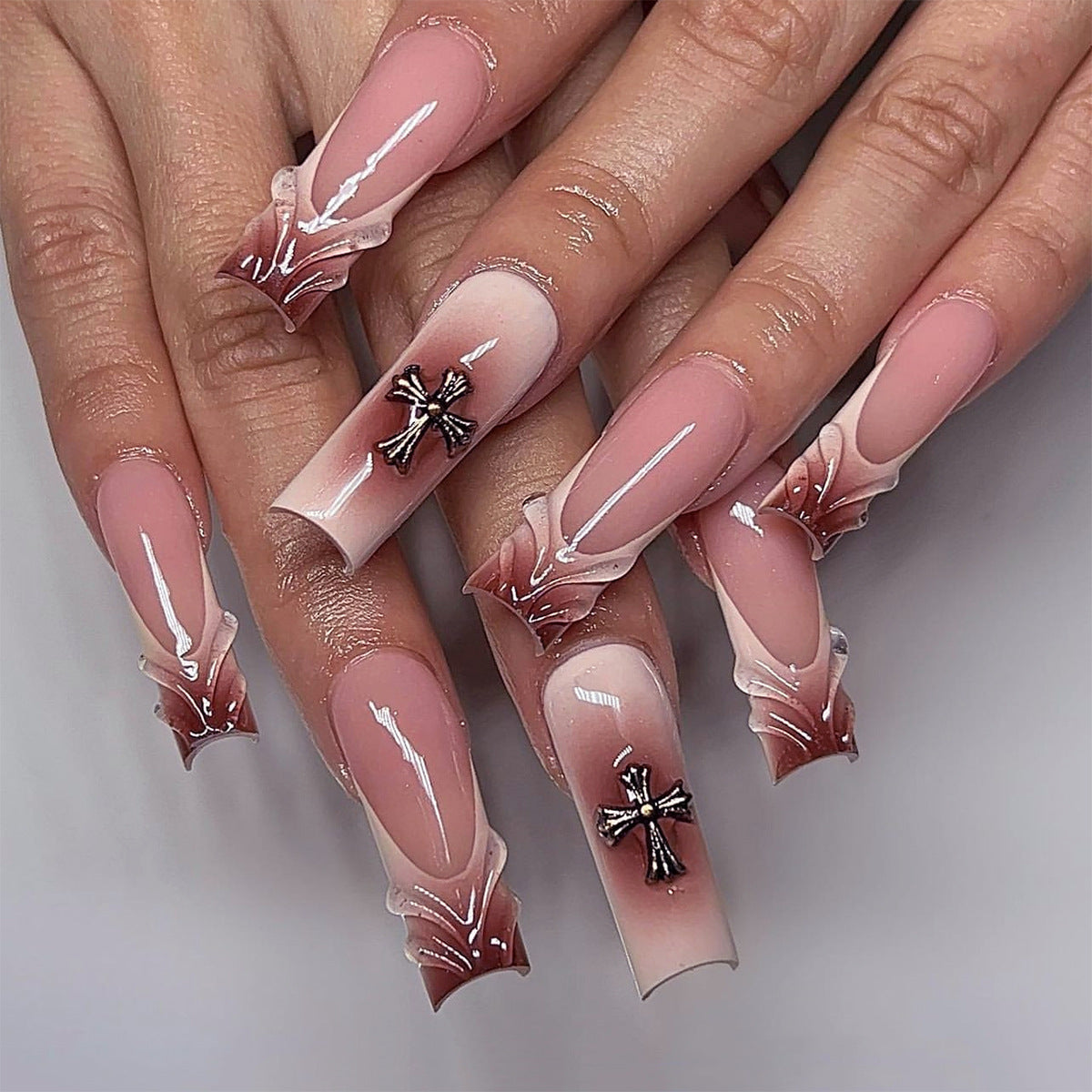Kunstvolle Gel-Nägel im Glamour-Stil Brehn