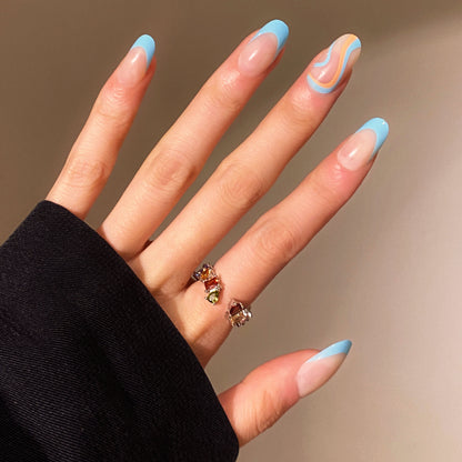 Elegantes French Tip Nageldesign