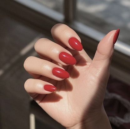 Glänzende mandelförmige Nagelverlängerungen Brehn