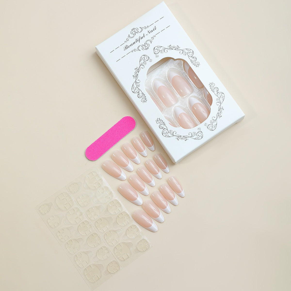 Elegantes Kunstnagelset mit klassischen French-Tips Brehn