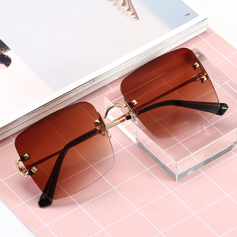 Damen quadratische Sonnenbrille mit elegantem Metallrahmen und robusten Gläsern Brehn