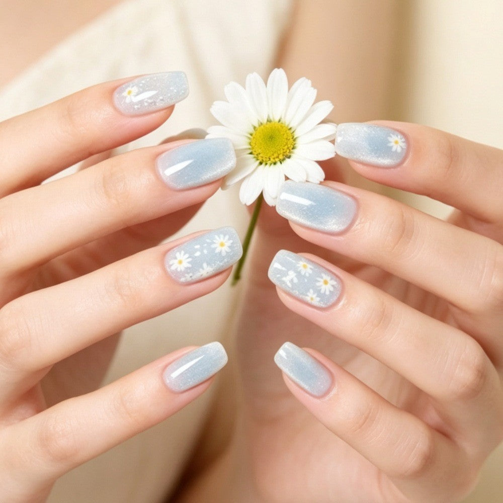 Künstlerisches Press-On-Nagelset mit floralen Akzenten Brehn