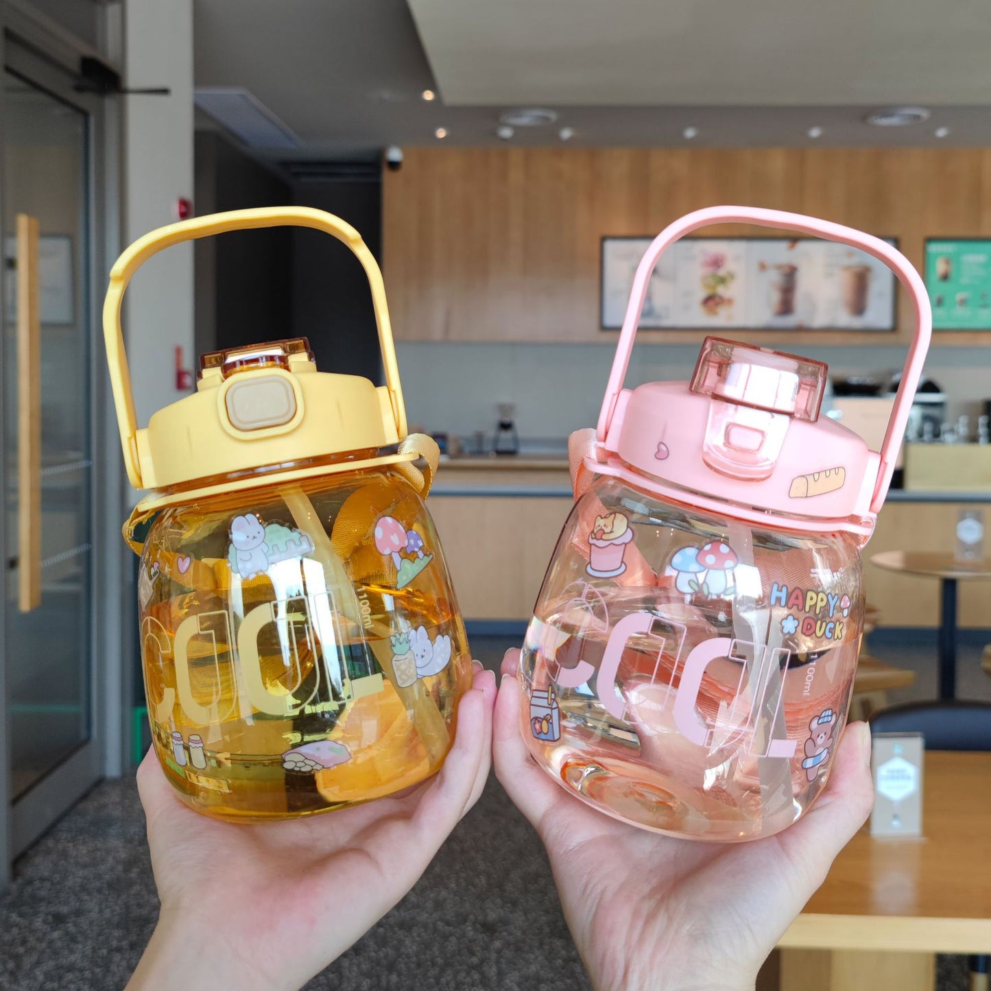 Damen farbenfrohe und auslaufsichere Trinkflasche mit ergonomischem Tragegriff Brehn