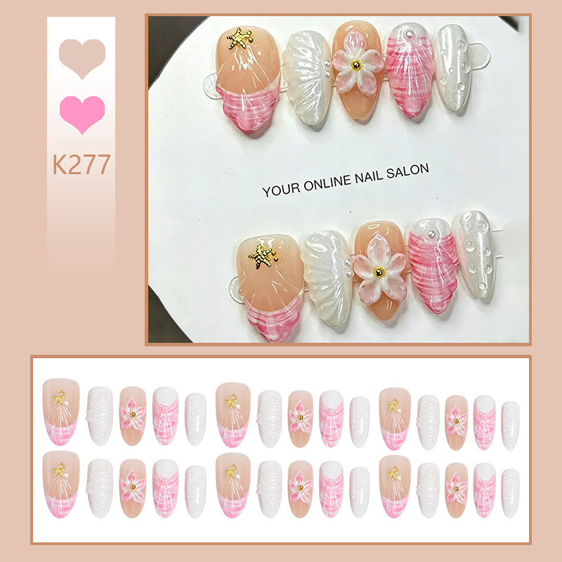 Kunstnagel-Set mit floralen und glamourösen Akzenten Brehn