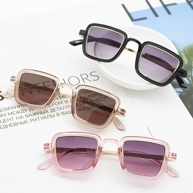 Damen quadratische Sonnenbrille mit transparentem Rahmen und goldenen Akzenten Brehn