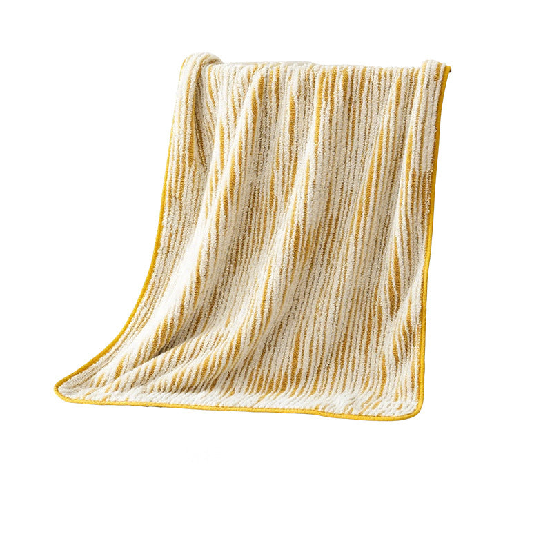 Kuscheldecke mit modernem Streifenmuster Brehn