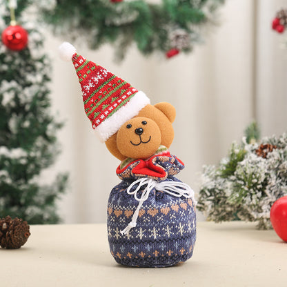 Niedlicher Weihnachtsgnom mit Geschenkesack Brehn