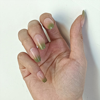 Kunstnägel mit floralem Minimalismus Brehn