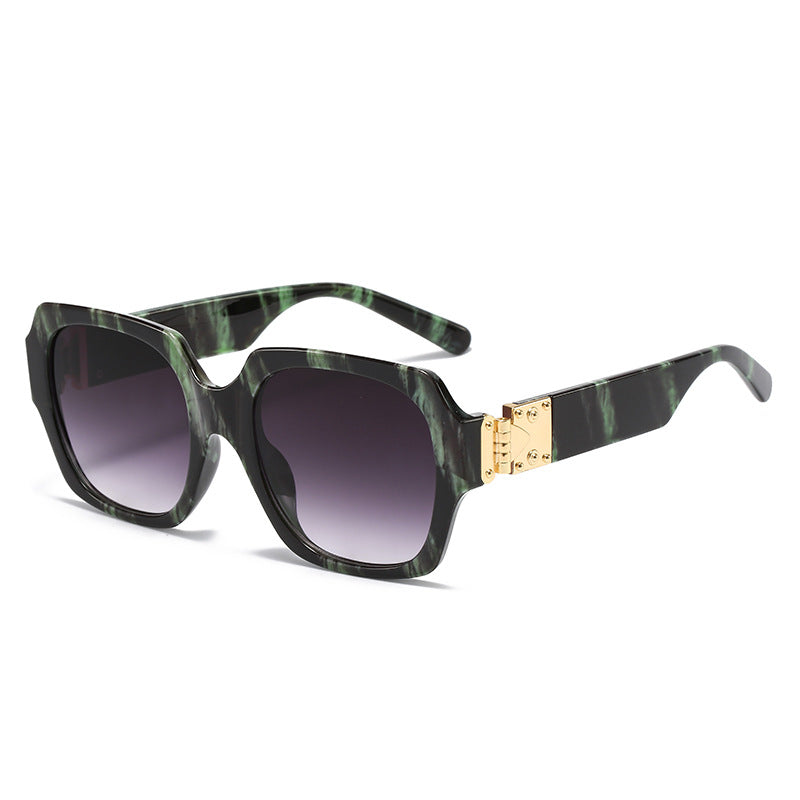 Damen modische oversized Sonnenbrille mit luxuriösen Metallelementen Brehn