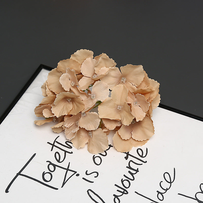 Elegante dekorative Blumenarrangement