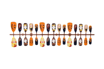 Kunstnagelset mit Halloween-Motiven und festlichen Designs Brehn
