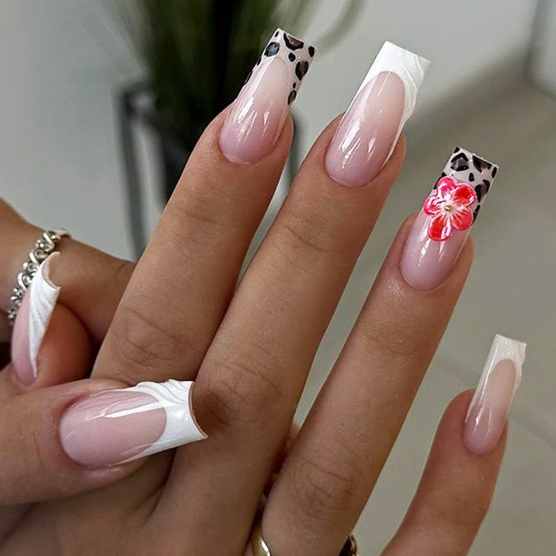 Künstlerisches Press-On-Nagelset mit floralen und abstrakten Designs Brehn