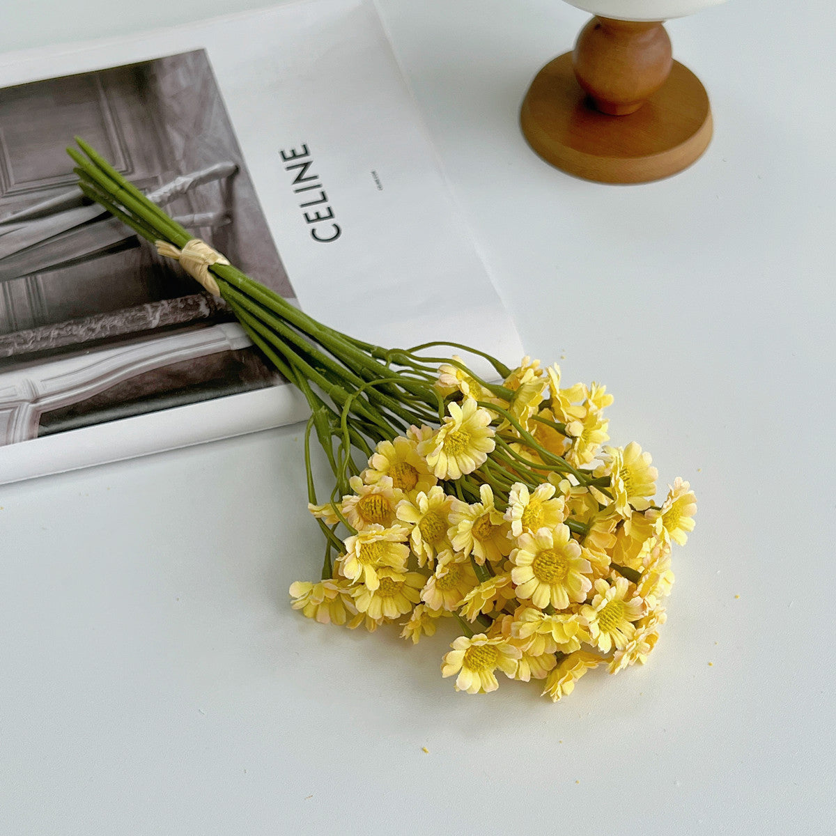 Realistische Gänseblümchen Blumenstrauß