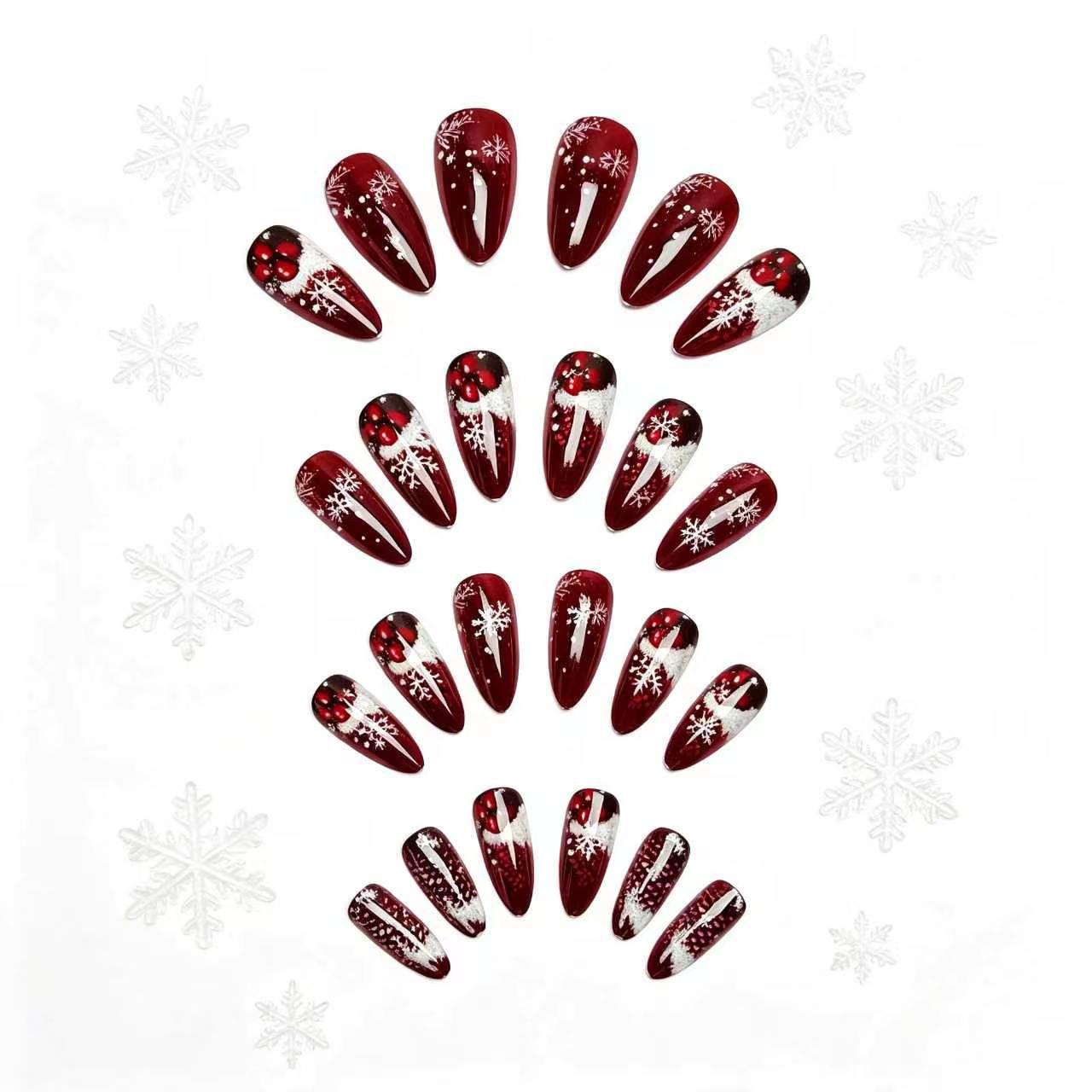 Kunstnägel mit Festlichem Winterdesign Brehn