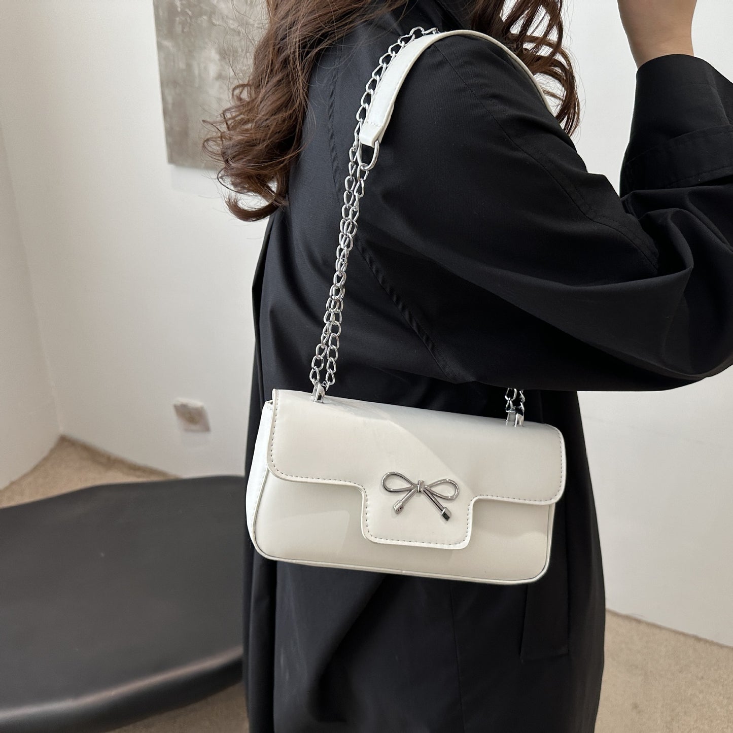 Elegante Schleifenakzent-Umhängetasche Brehn