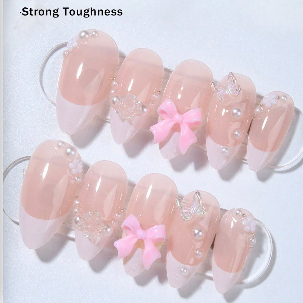 Kunstnagelset mit romantischen Blüten- und Glitzerakzenten Brehn