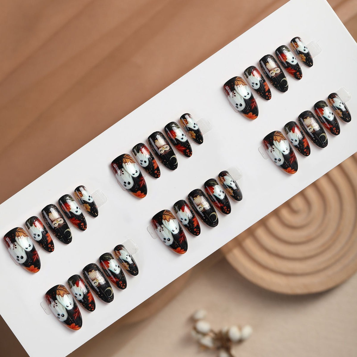 Kreatives Kunstnagelset mit Halloween-Motiv Brehn