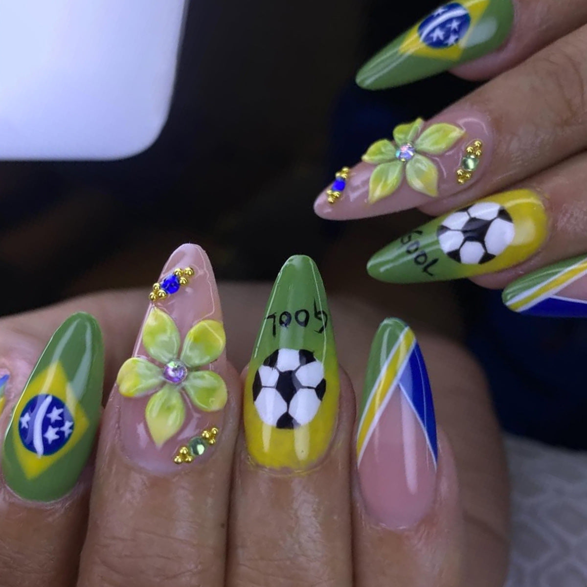 Themen Fußball-inspirierte Nagelverlängerungen Brehn