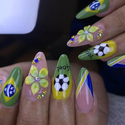 Themen Fußball-inspirierte Nagelverlängerungen Brehn