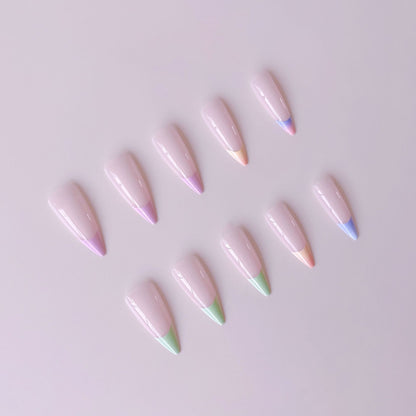 Kunstnagelset mit trendigem Farbverlauf und Glitzerakzenten Brehn