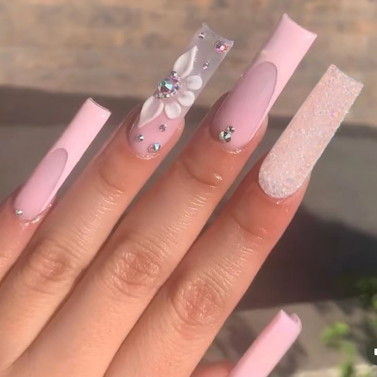 Glamouröses Floral Press-On Nagelset Brehn