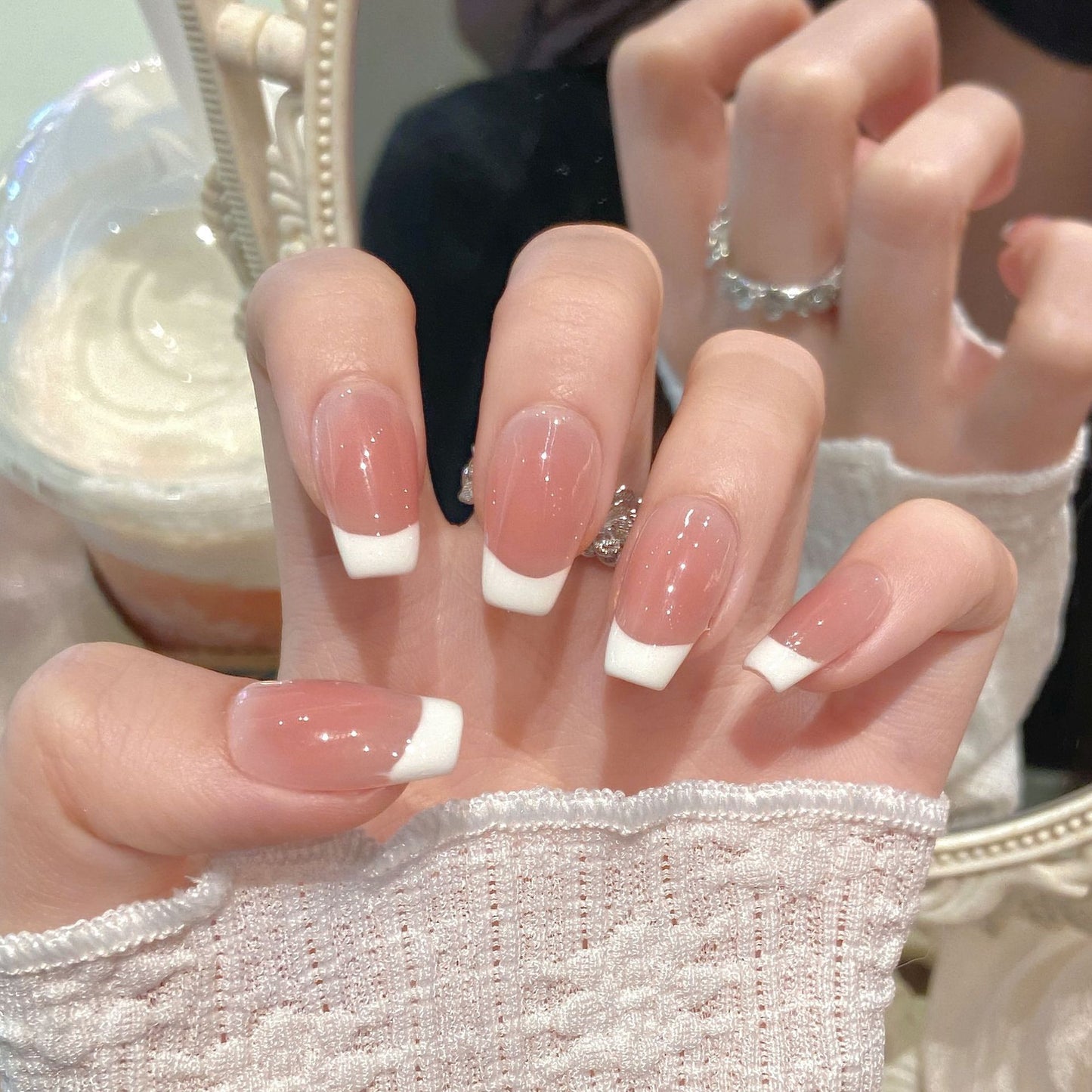 Elegantes französisches Tip Press-On Nail Design Brehn