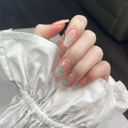 Kunstvolle Nailart mit Herzmotiven Brehn