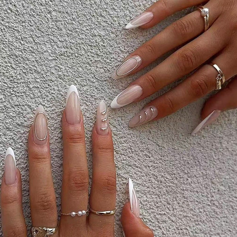 Kunstnagelset mit elegantem Spitzen-Design und kreativen Akzenten Brehn