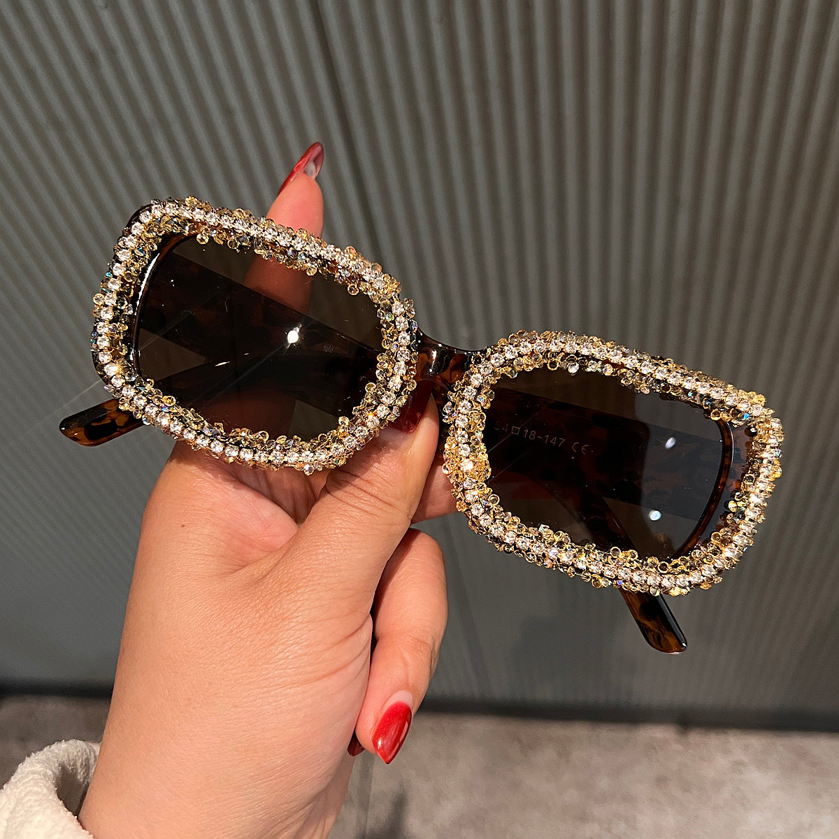 Damen Sonnenbrille mit luxuriösem Kristallrahmen Brehn