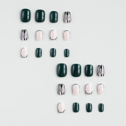 Künstlerisches Nail Art Set mit geometrischen Mustern