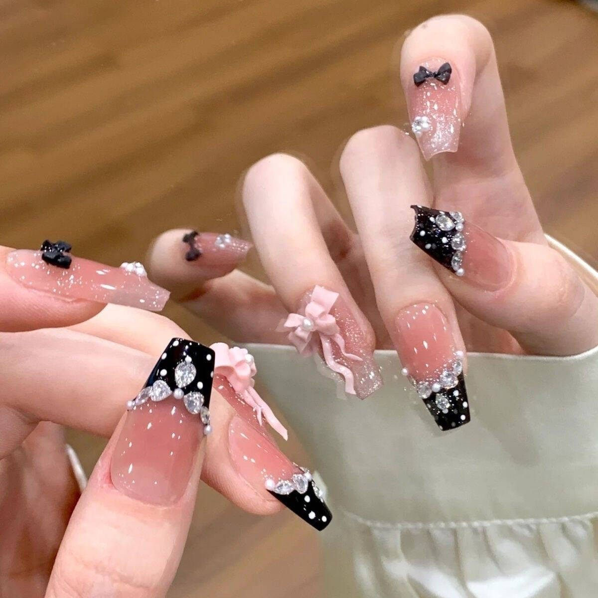 Elegantes Dekoratives Press-On Nagelkunstset Brehn