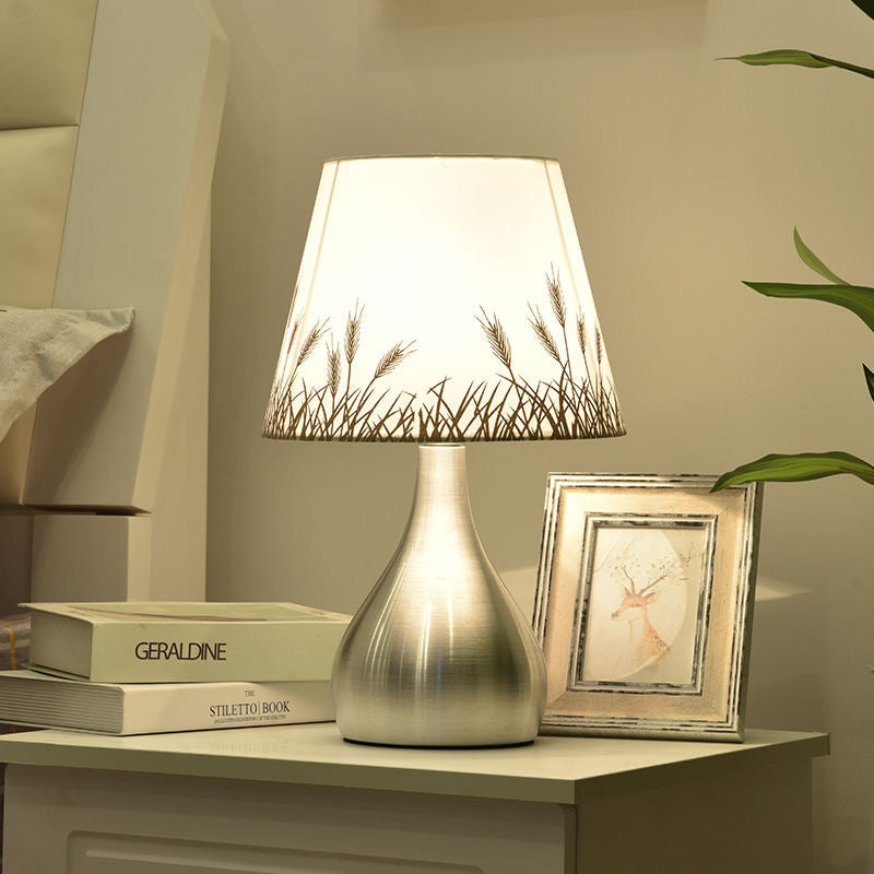 Elegante wirbelnde Schirm Tischlampe