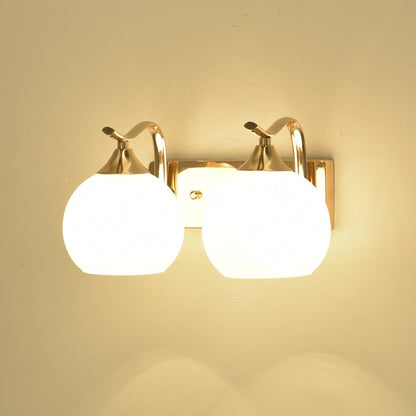 Elegante Wandlampe Globe mit goldener Oberfläche