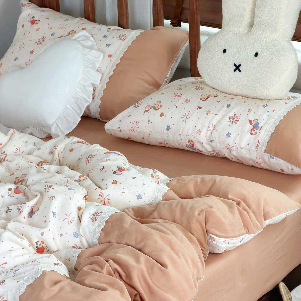 Wendbares Baumwoll-Bettwäscheset mit floralem Aquarellprint und Spitzenrand