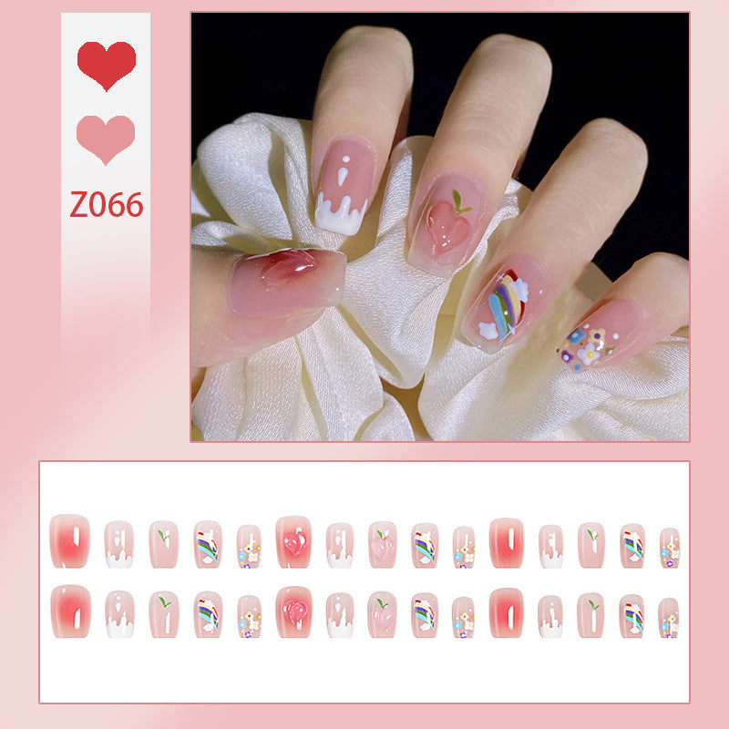 Kunstnagelset mit eleganten Glitzerverzierungen und schimmernden Akzenten Brehn